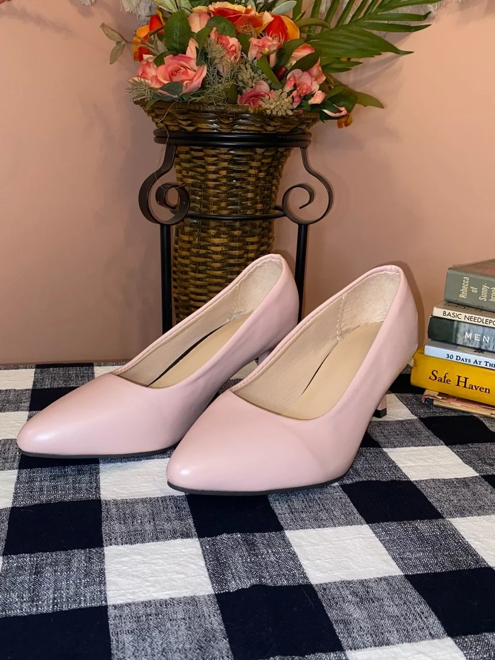 Unbranded Kitten Heel Pointed Toe Pump Vegan Leather Size 6-1/2M (37) Soft Pink